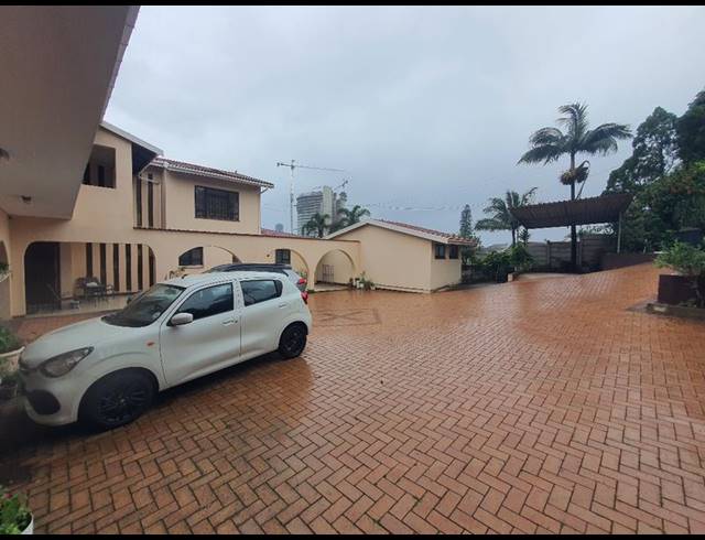 6 BEDROOM HOUSE FOR SALE IN UMHLANGA CENTRAL